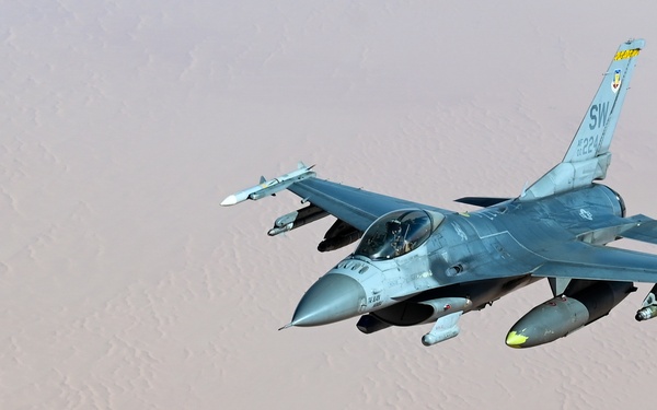 91st EARS refuels F-16s patrolling CENTCOM AOR