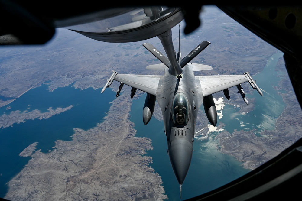 91st EARS refuels F-16s patrolling CENTCOM AOR