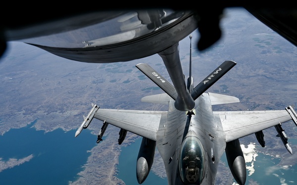 91st EARS refuels F-16s patrolling CENTCOM AOR