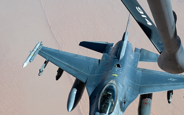 91st EARS refuels F-16s patrolling CENTCOM AOR