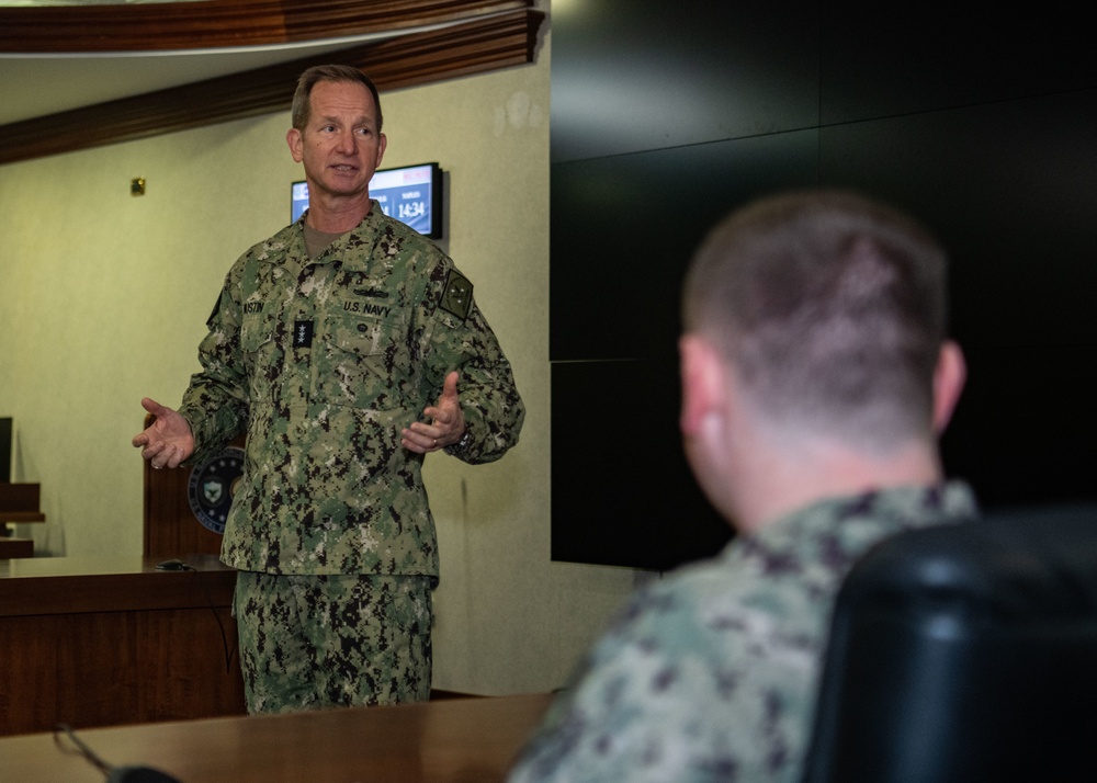 CNR visits NAVEUR-NAVAF/SIXTHFLT and hosts Naval Reserve all-hands call