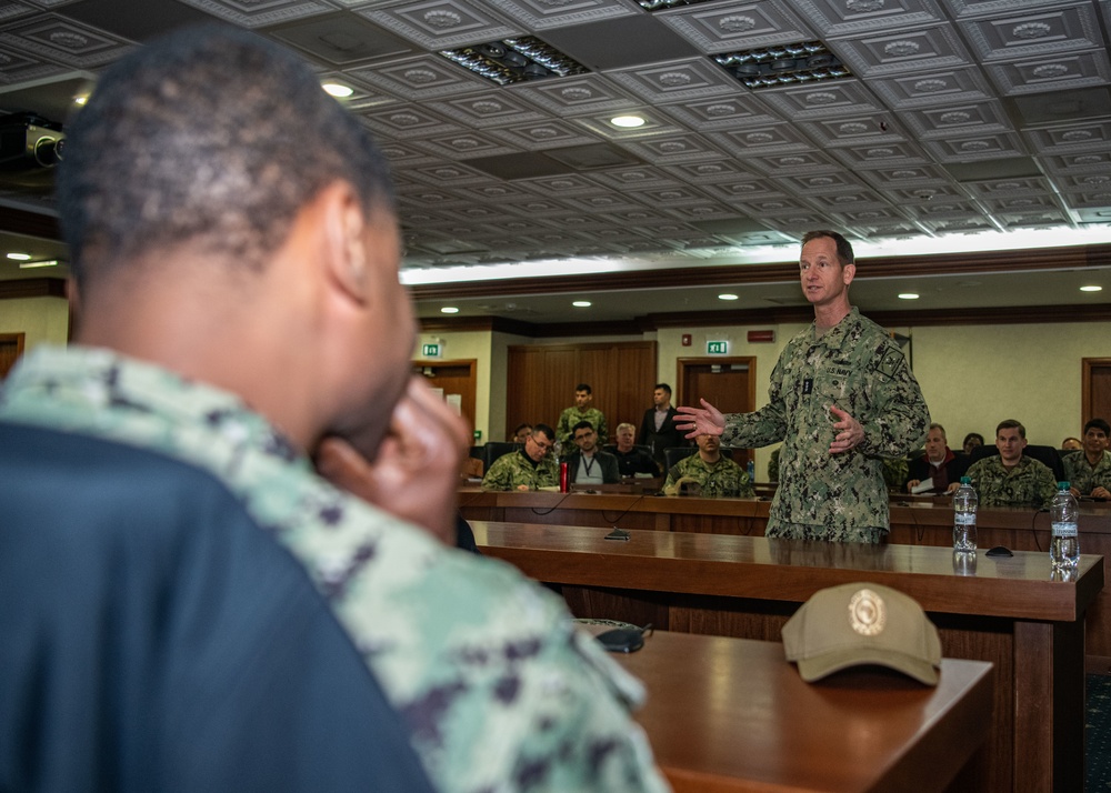 CNR visits NAVEUR-NAVAF/SIXTHFLT and hosts Naval Reserve all-hands call