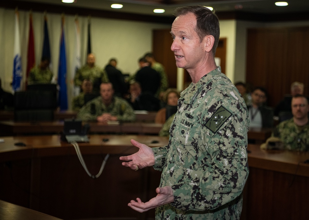 CNR visits NAVEUR-NAVAF/SIXTHFLT and hosts Naval Reserve all-hands call