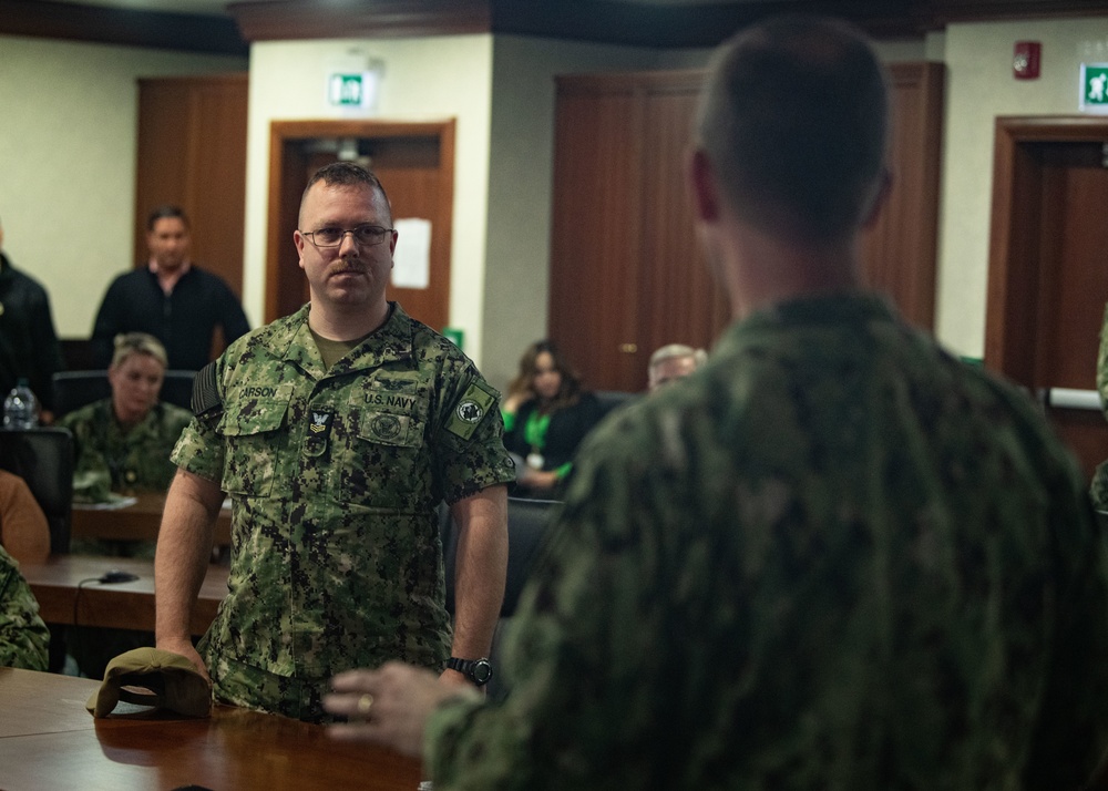 CNR visits NAVEUR-NAVAF/SIXTHFLT and hosts Naval Reserve all-hands call