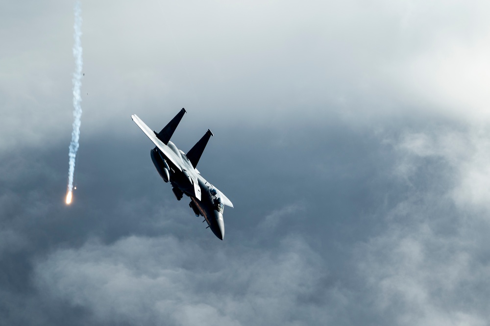 91st EARS Refuels F-15E Strike Eagles