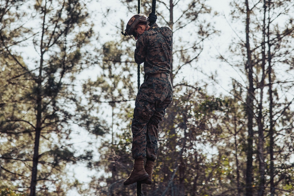 26th MEU Conduct Fast Rope Training