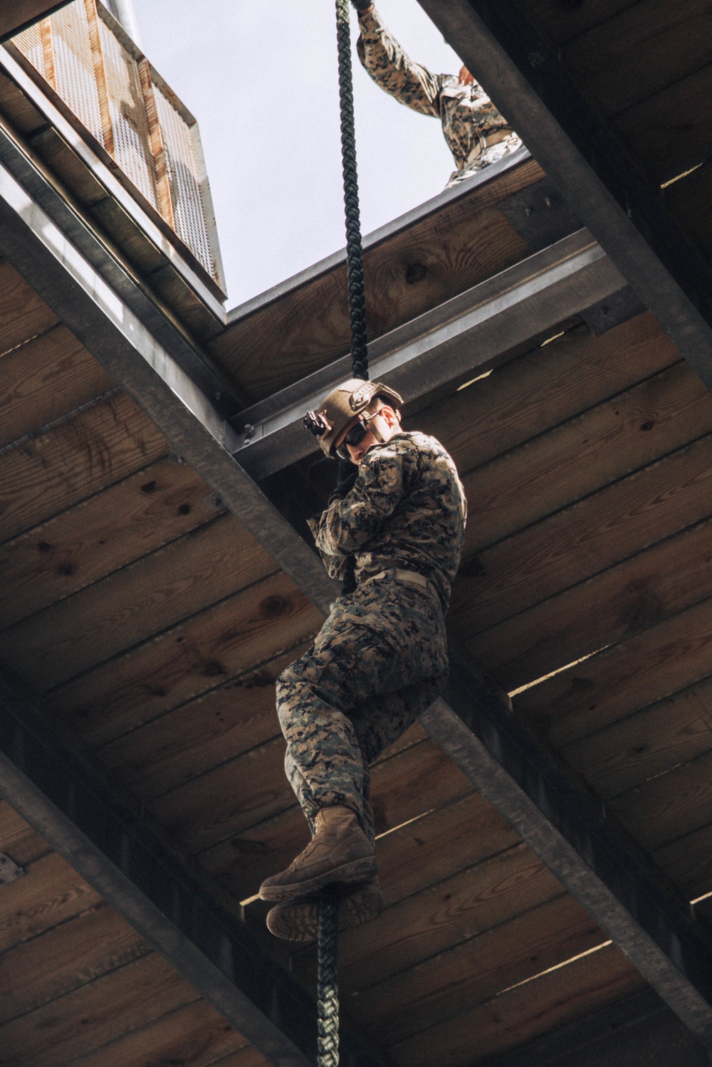 26th MEU Marines Conduct Fast Rope Training