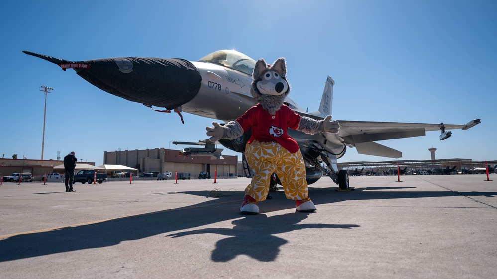 Luke AFB hosts COMREL day