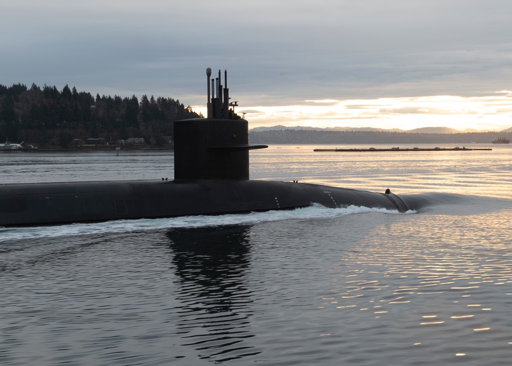 USS Louisiana Departs PSNS-IMF