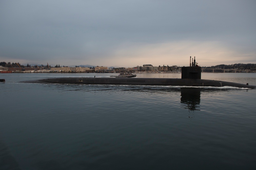 USS Louisiana Departs PSNS-IMF