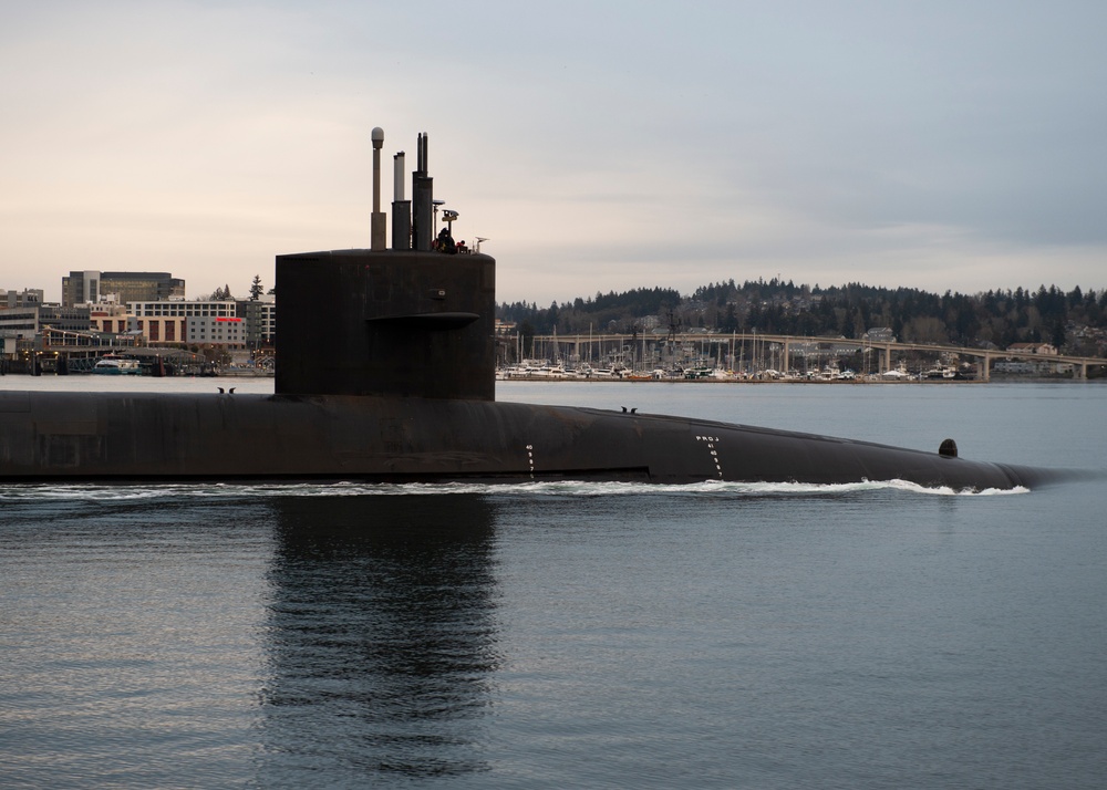 USS Louisiana Departs PSNS-IMF