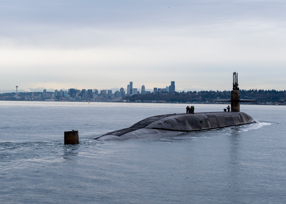 USS Louisiana Departs PSNS-IMF