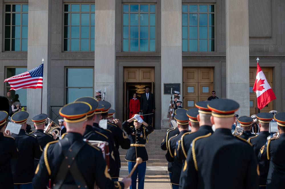 SECDEF Hosts Canadian MoD