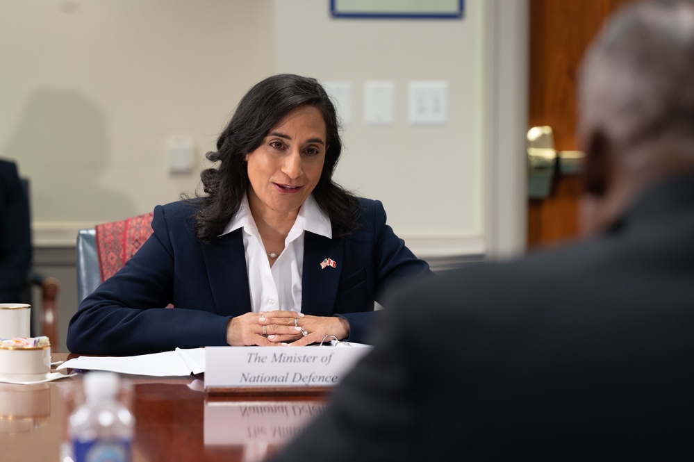 SECDEF Hosts Canadian MoD