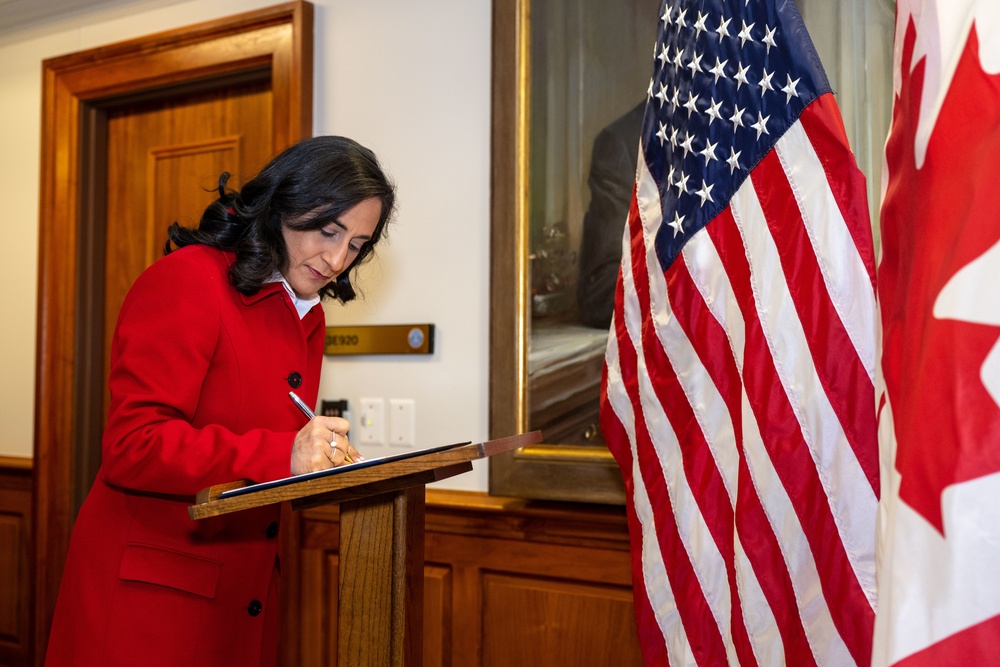 SECDEF Hosts Canadian MoD