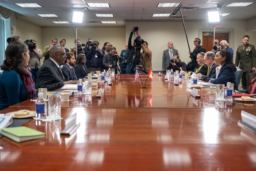 SECDEF Hosts Canadian MoD