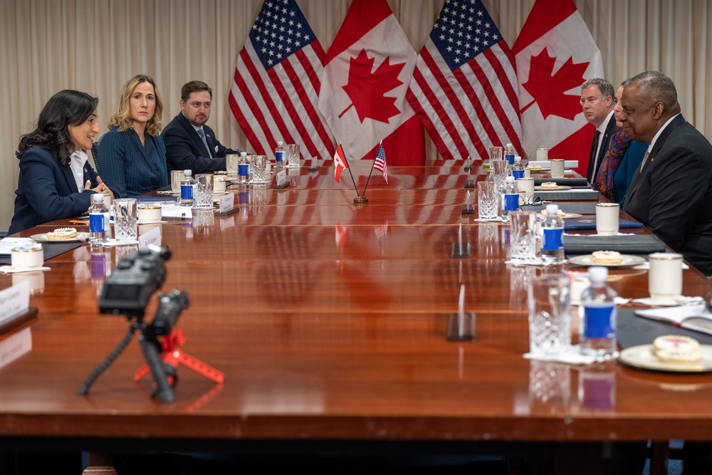 SECDEF Hosts Canadian MoD