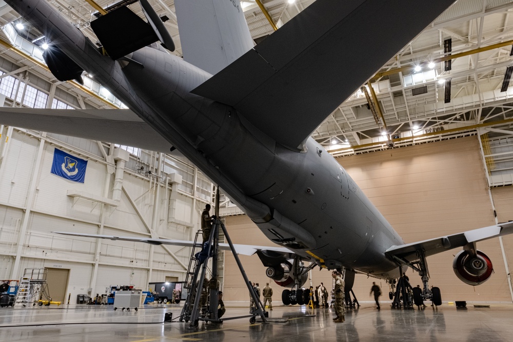 305th MXS becomes fully-qualified with KC-46