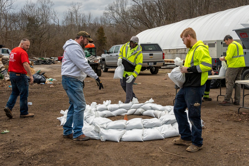 Louisville District provides flood fight training to City of Frankfort