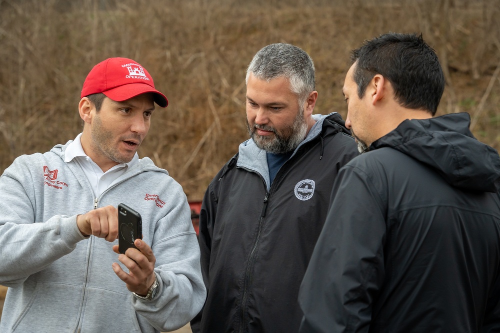Louisville District provides flood fight training to City of Frankfort