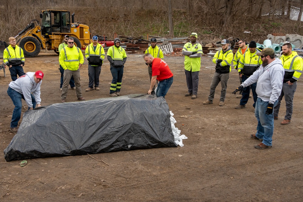 Louisville District provides flood fight training to City of Frankfort