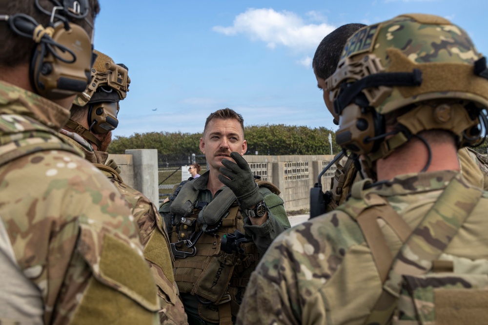 U.S. Marines and Airmen conduct Alternate Insertion &amp; Extraction exercises