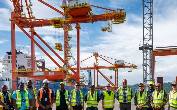 CDRUSINDOPACOM travels to Papua New Guinea