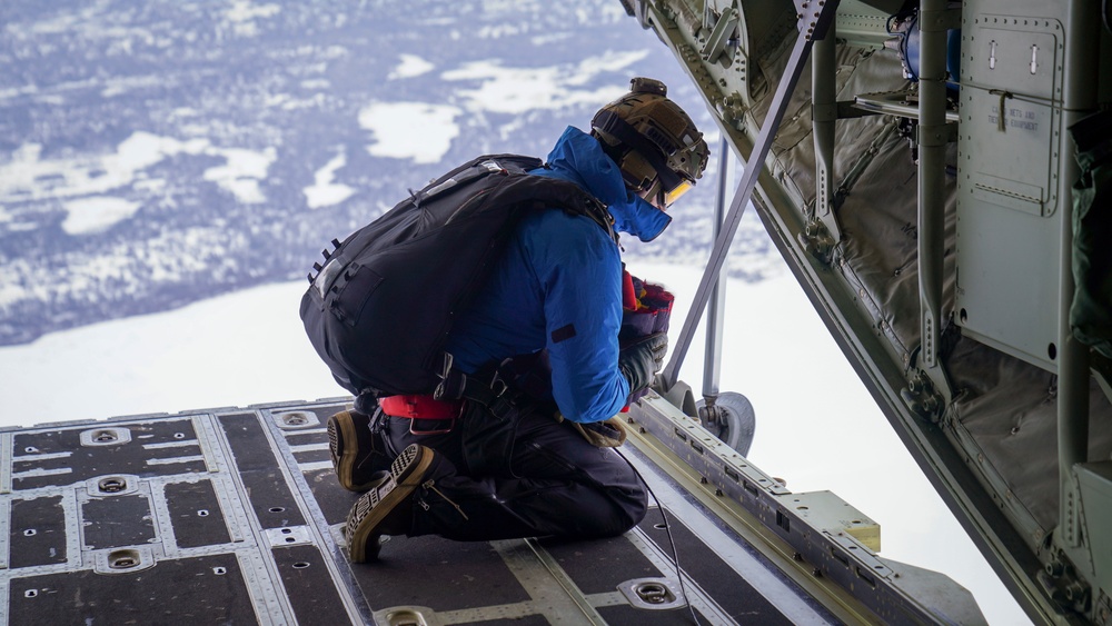176th extends Arctic reach with jump, hoist and aerial refuel training