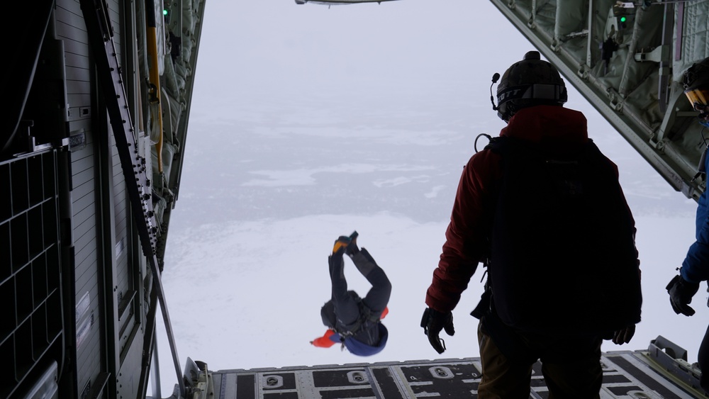 176th extends Arctic reach with jump, hoist and aerial refuel training