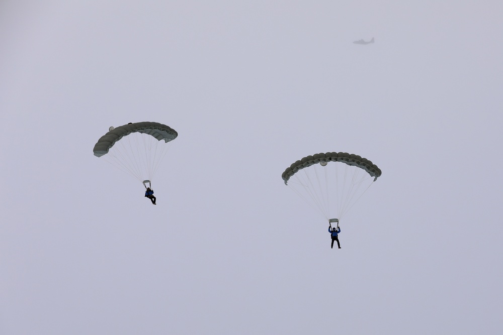 176th extends Arctic reach with jump, hoist and aerial refuel training