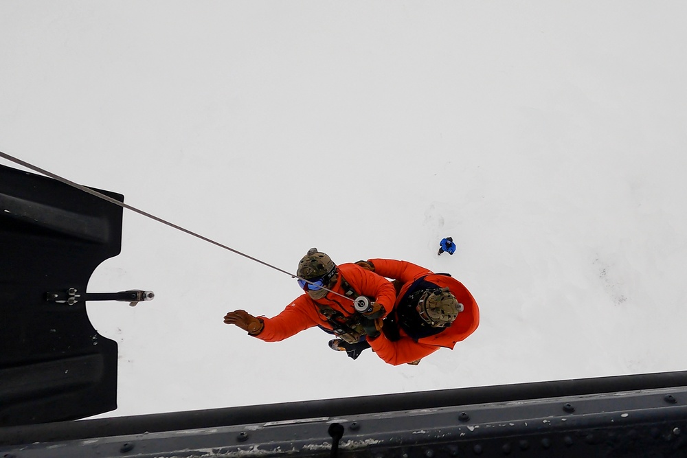 176th extends Arctic reach with jump, hoist and aerial refuel training
