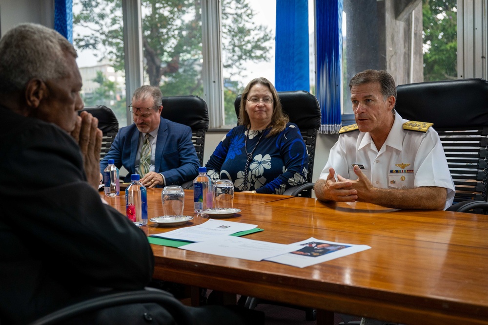 CDRUSINDOPACOM travels to Fiji