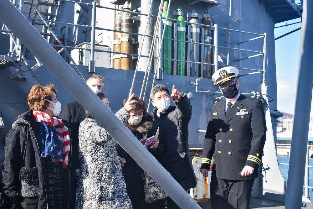 USS Antietam Conducts Port Visit in Otaru, Japan