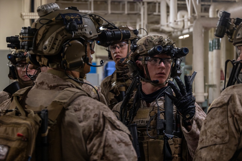 Dvids - Images - 31st Meu Conducts Vbss Aboard The Uss Miguel Keith 