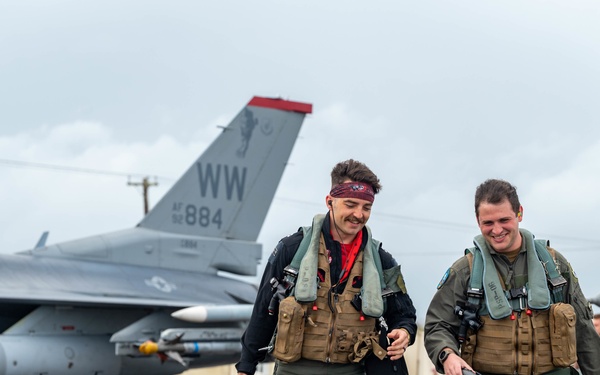 Combat Camera Flies in F-16