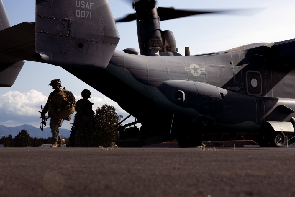 Fuji Viper 23.2: V34 Marines conduct On and Off Drills and Casualty Evacuations