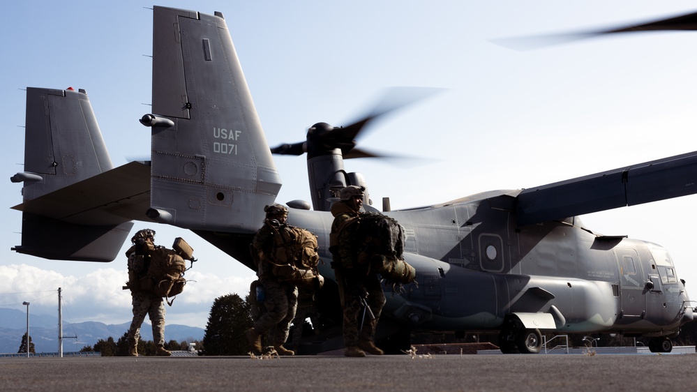 Fuji Viper 23.2: V34 Marines conduct On and Off Drills and Casualty Evacuations
