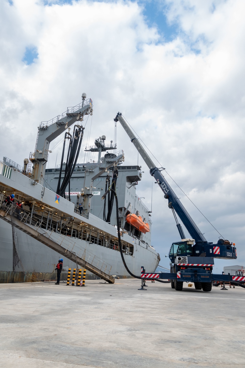 NSA Souda Bay fuels USNS Kanawha to assist in the humanitarian relief in Turkey