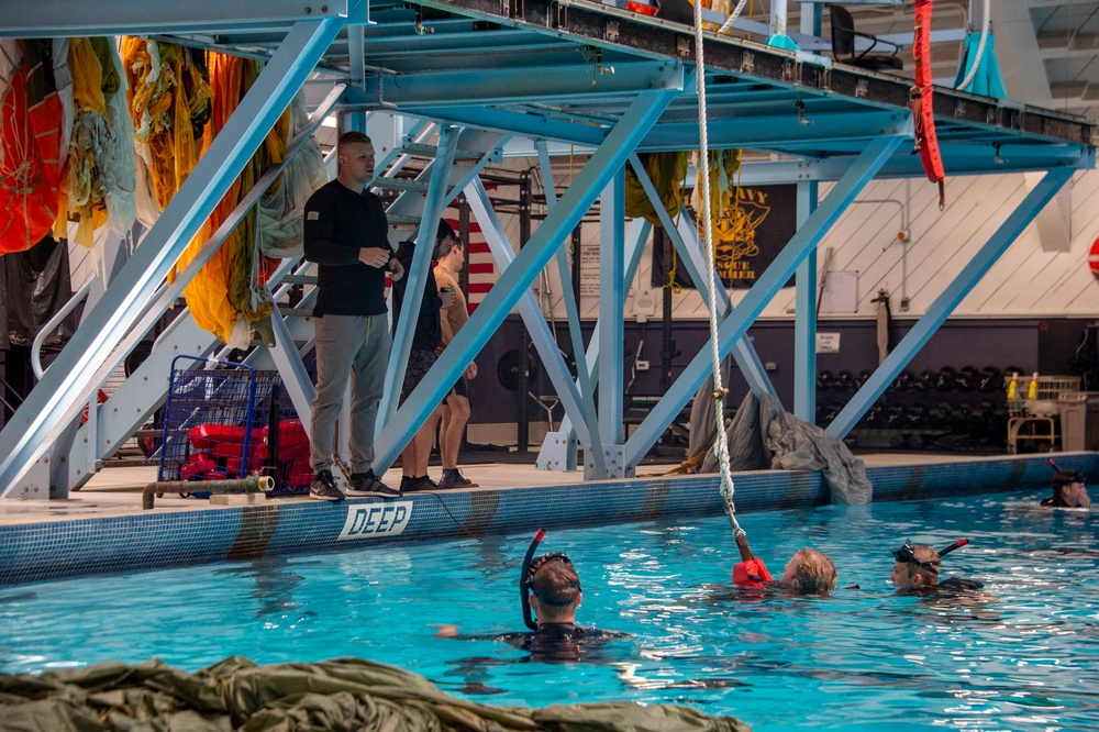 USS Essex Sailors Conduct SAR Proficiency Training