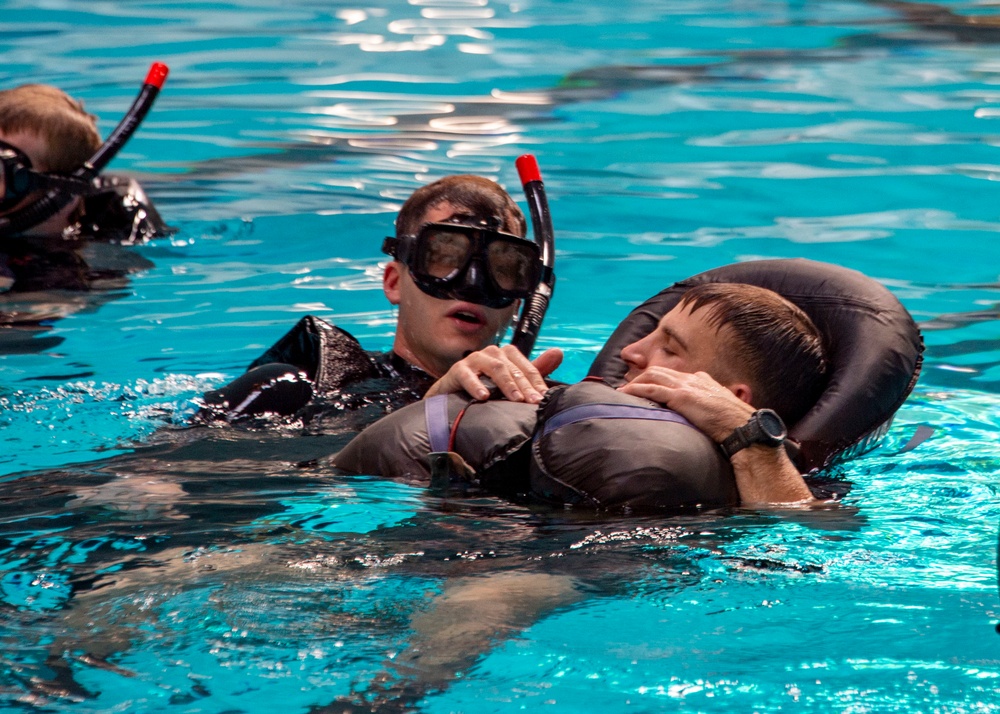 USS Essex Sailors Conduct SAR Proficiency Training