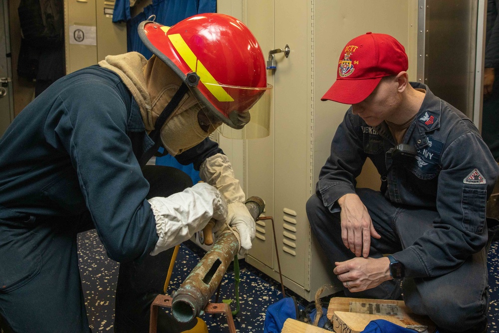 USS Nitze (DDG 94) Daily Operations