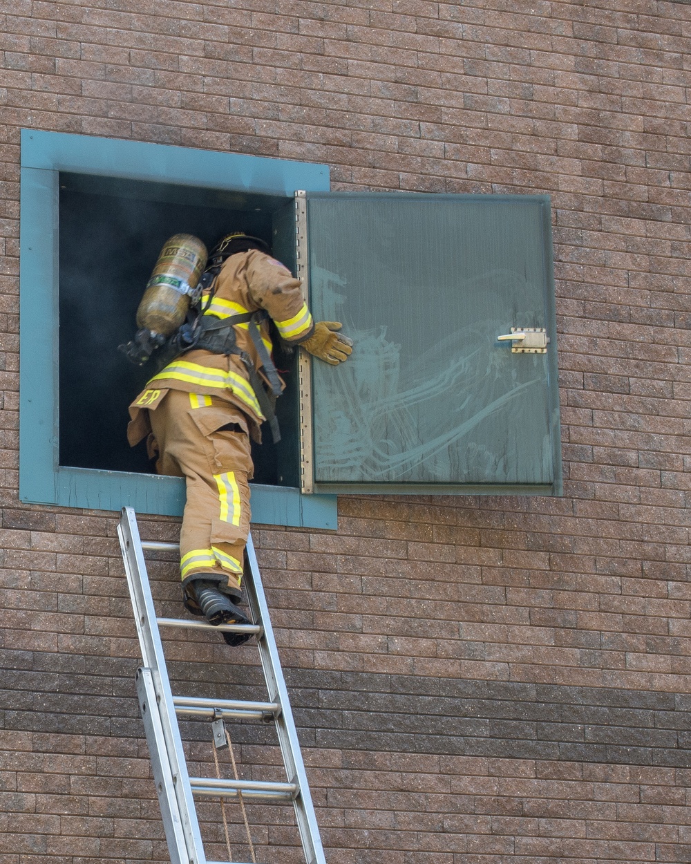 Airmen train in high-rise rescue, firefighting