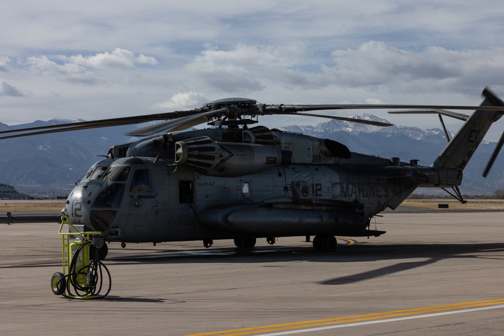 U.S. Marines with HMH-464 conduct external lifts