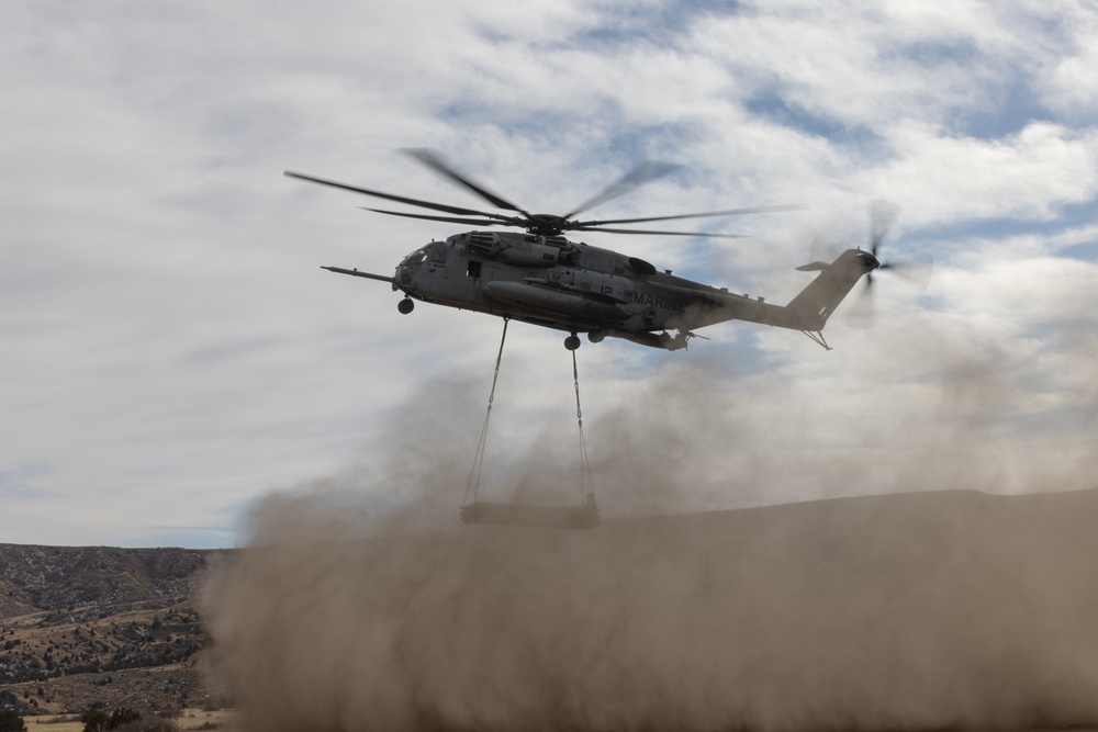 U.S. Marines with HMH-464 conduct external lifts