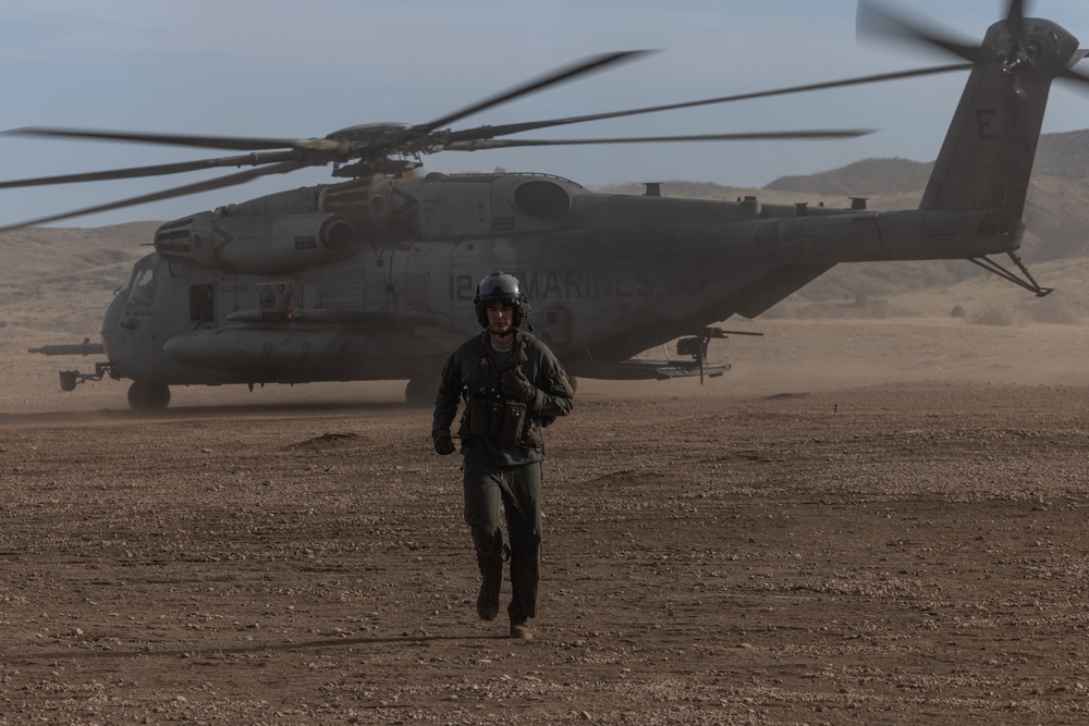 Marines with HMH-464 conduct external lifts