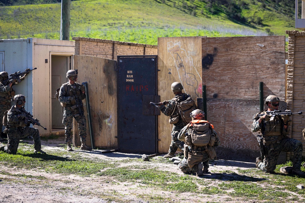 2nd Battalion, 1st Marines conduct a simulated air assault raid