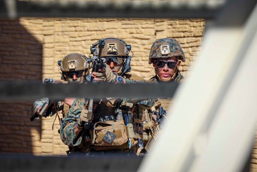 2nd Battalion, 1st Marines conduct a simulated air assault raid