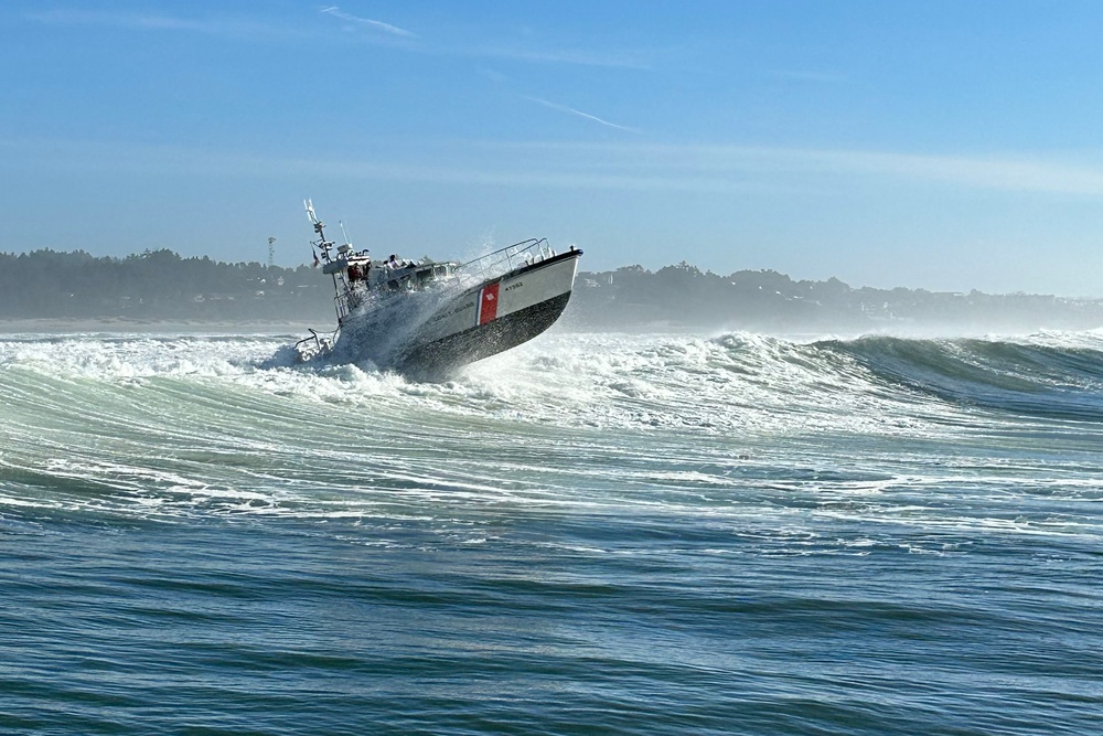 Coast Guard rescues 3 surfers near Agate Beach, OR