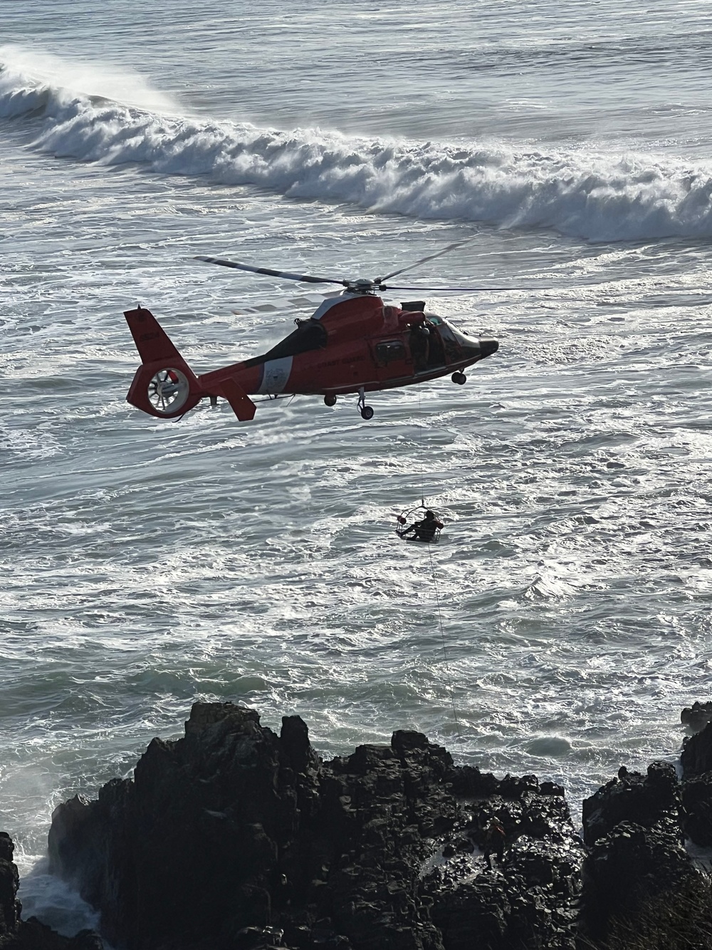Coast Guard rescues 3 surfers near Agate Beach, OR