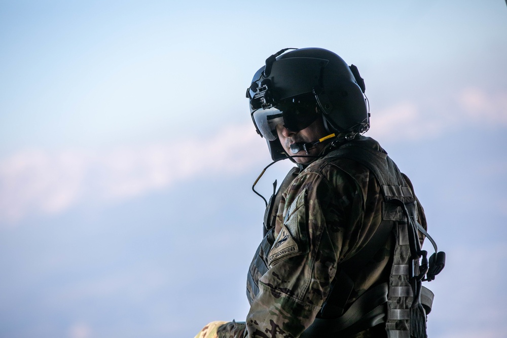 U.S. Army Soldier scans the horizon while on the back of a CH-47 Chinook